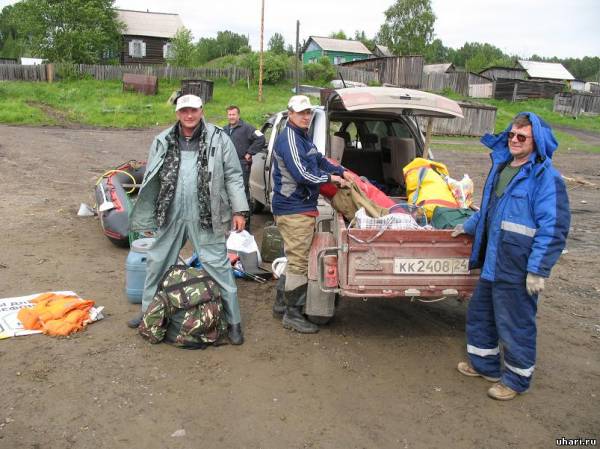 Берег Ангары, подготовка к рыбалке